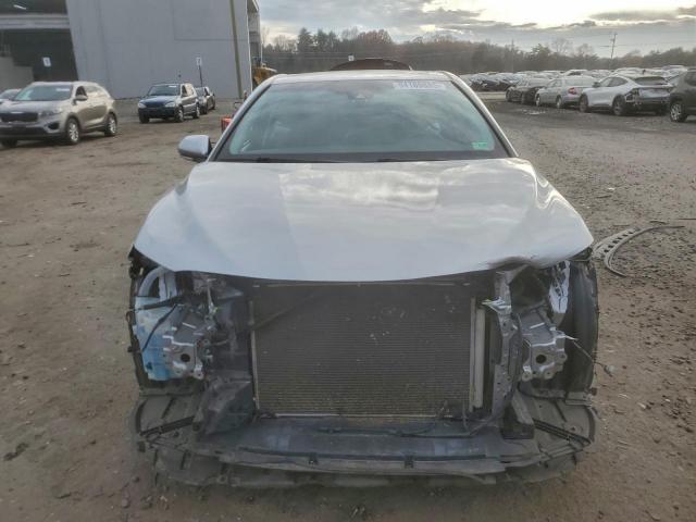 Toyota Camry L Image 2