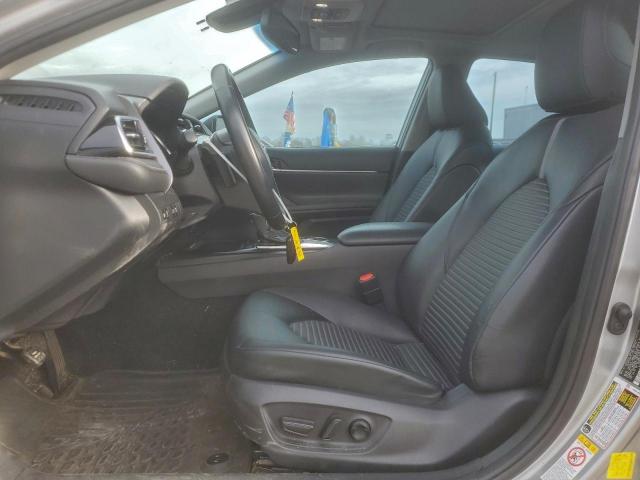 Toyota Camry L Image 7