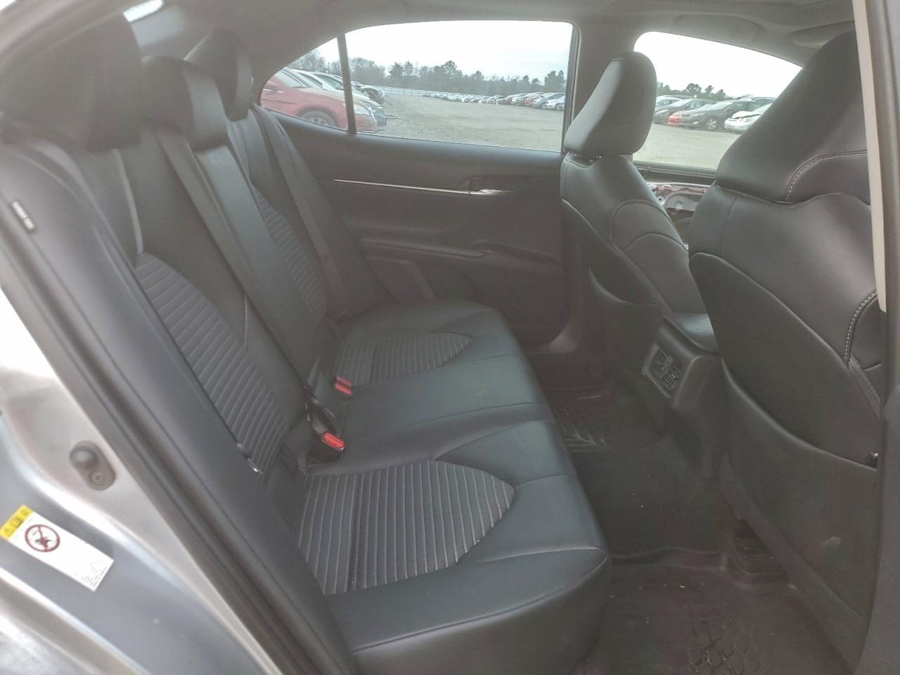 Toyota Camry L Image 8