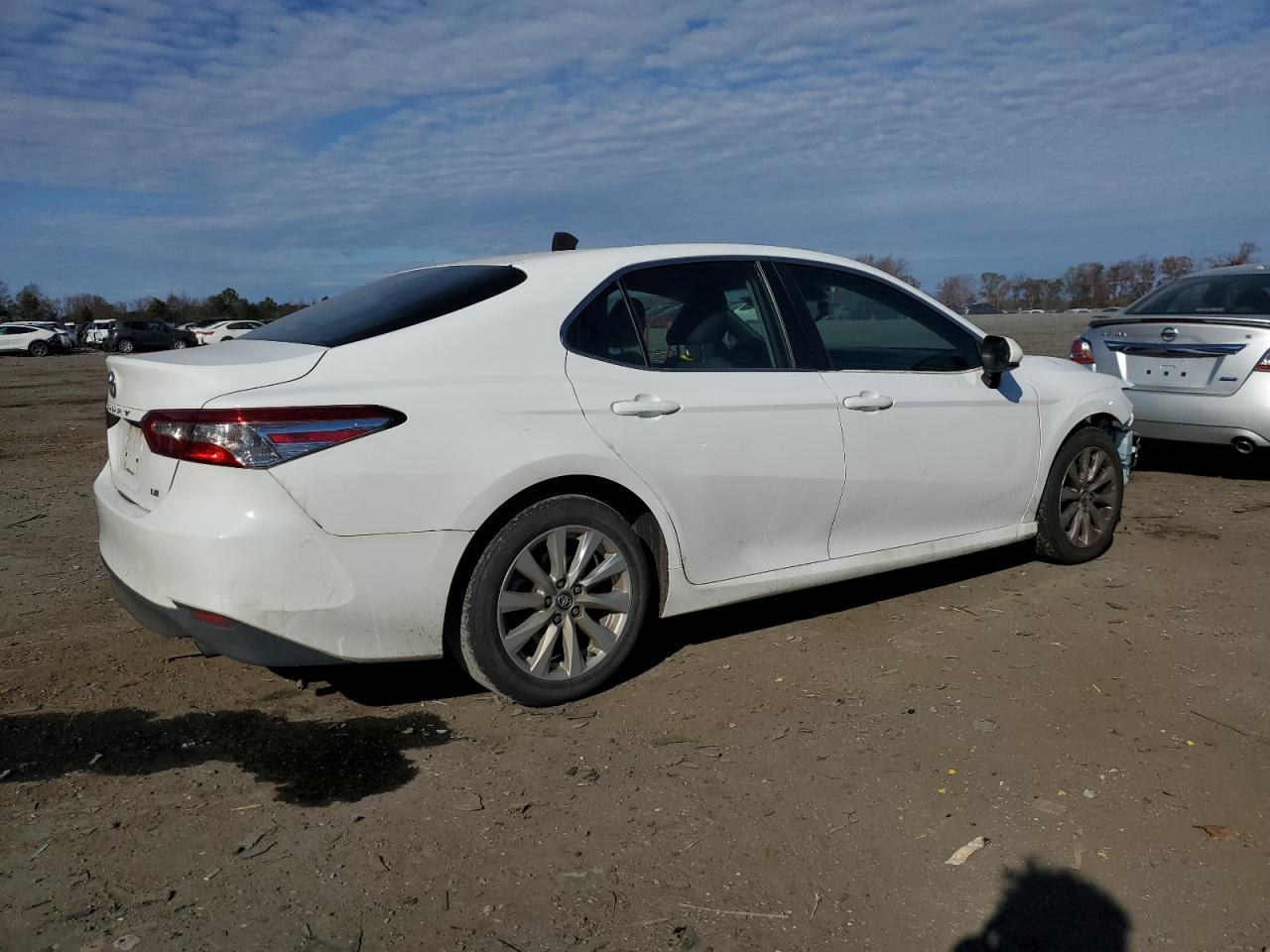 Toyota Camry L Image 2