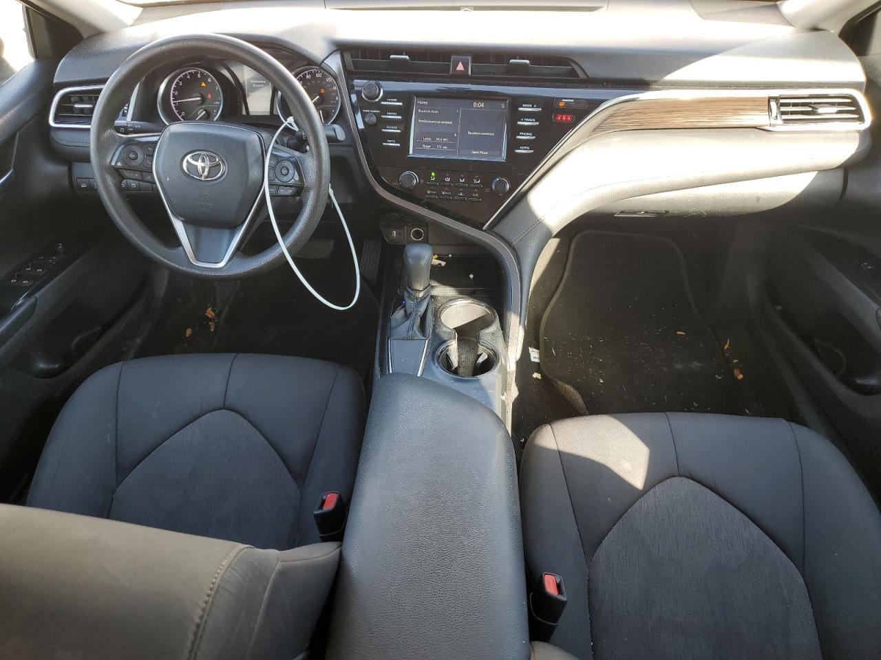Toyota Camry L Image 8