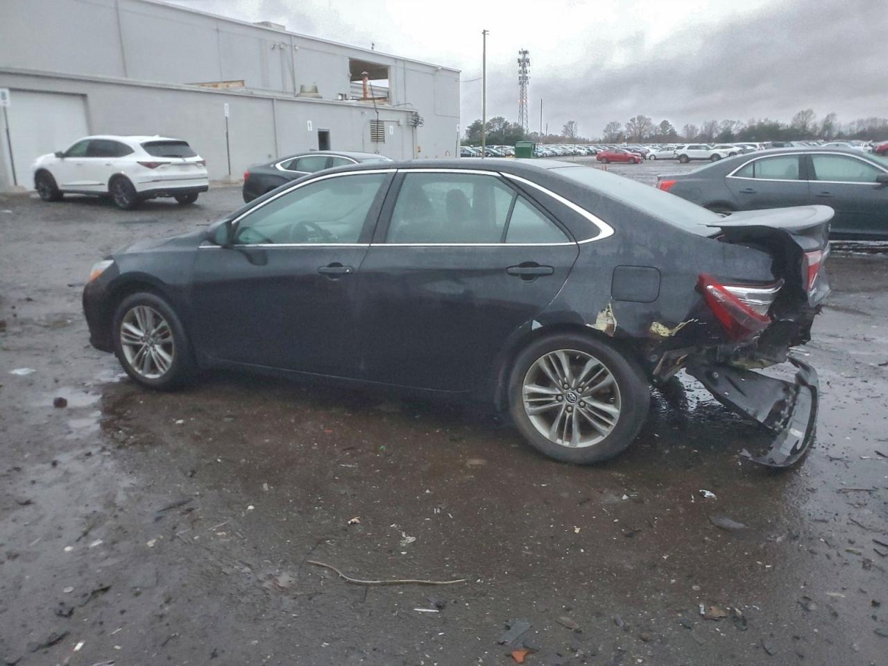 Toyota Camry Le Image 11