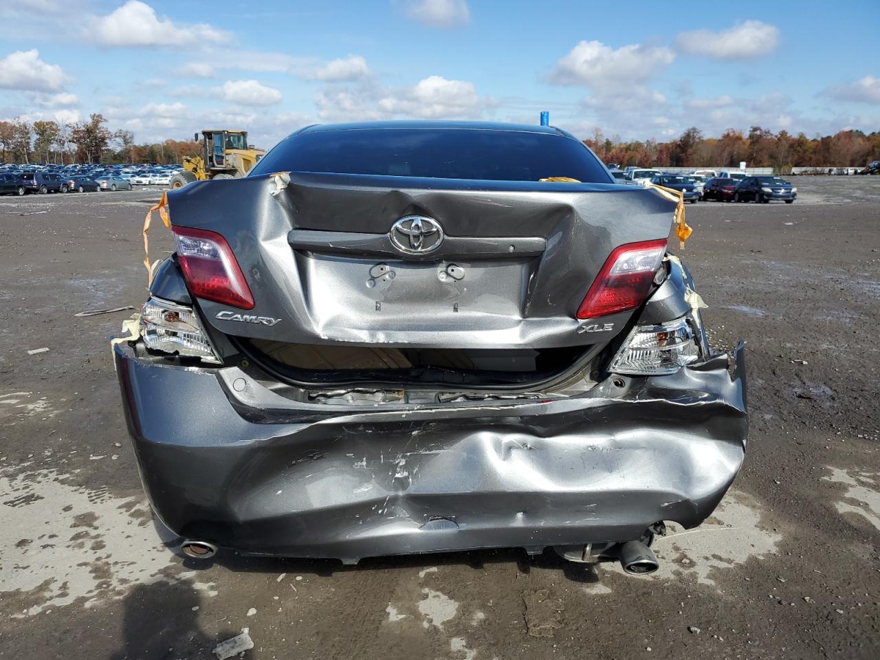 Toyota Camry Le Image 3