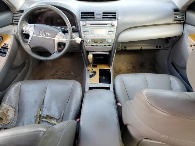 Toyota Camry Le Image 8