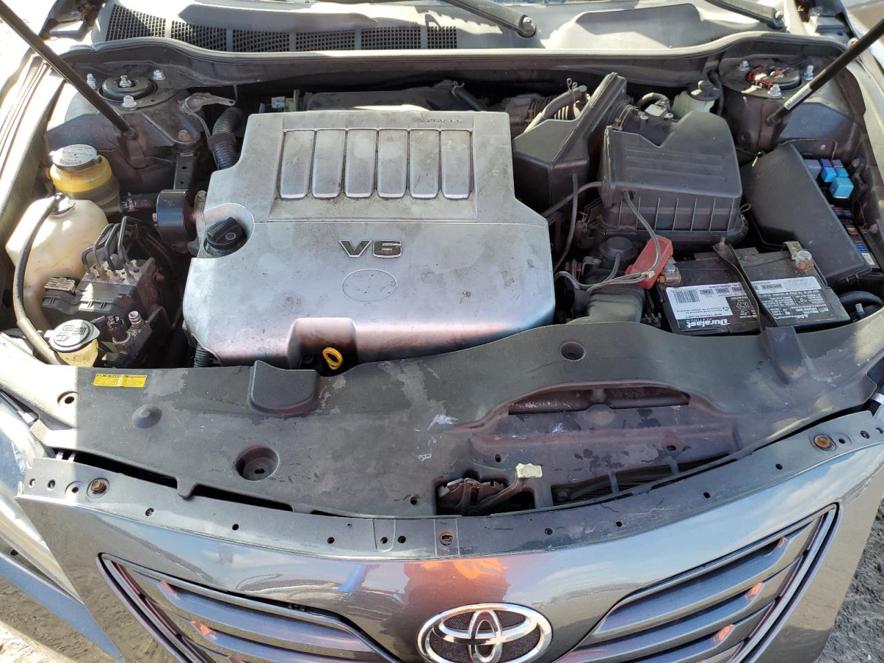 Toyota Camry Le Image 6