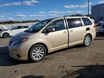  Salvage Toyota Sienna