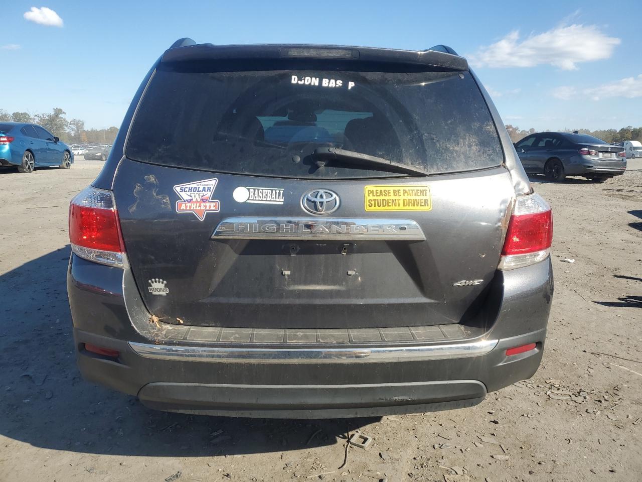 Toyota Highlander Base Image 12