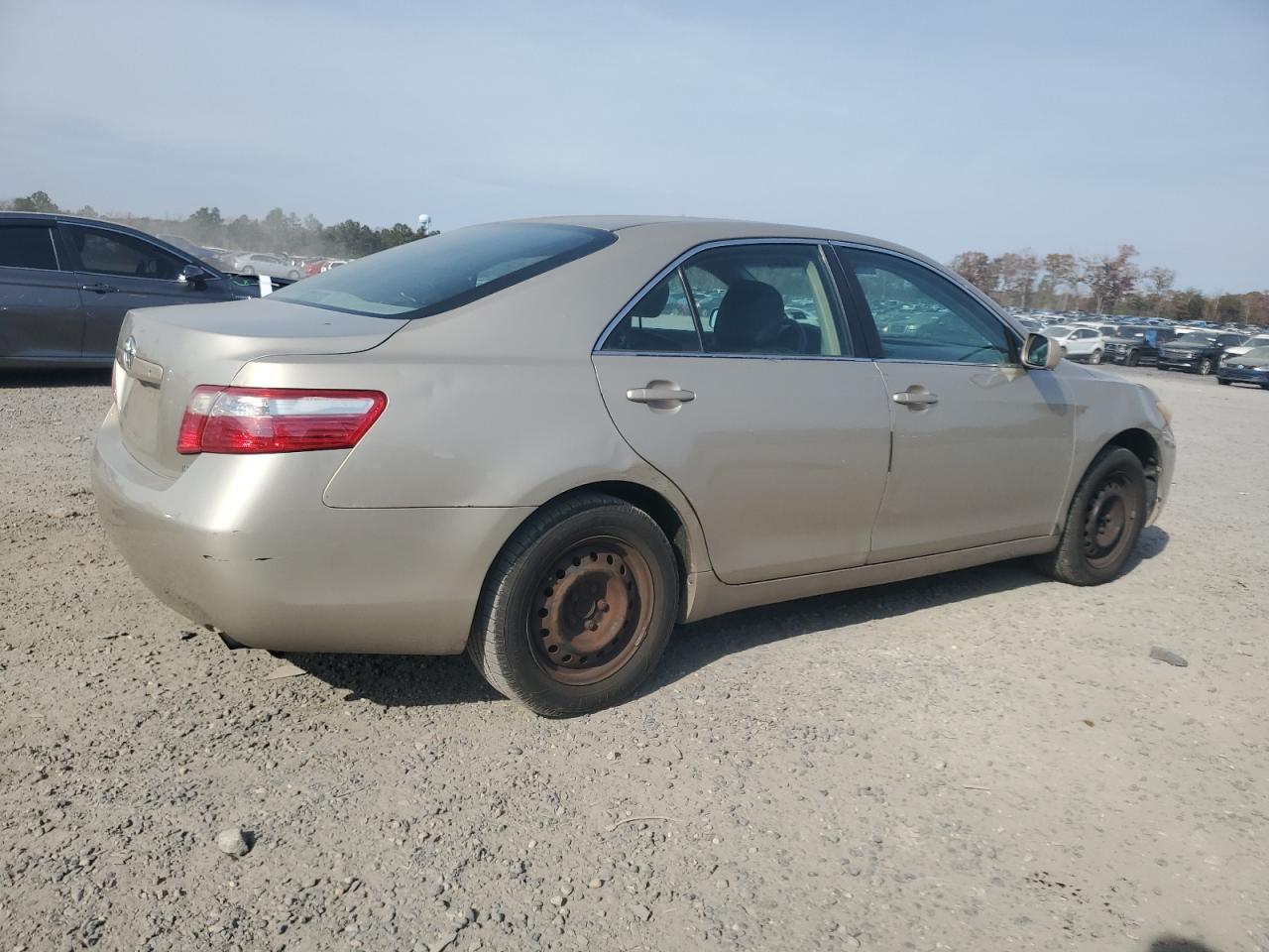 Toyota Camry Base Image 4