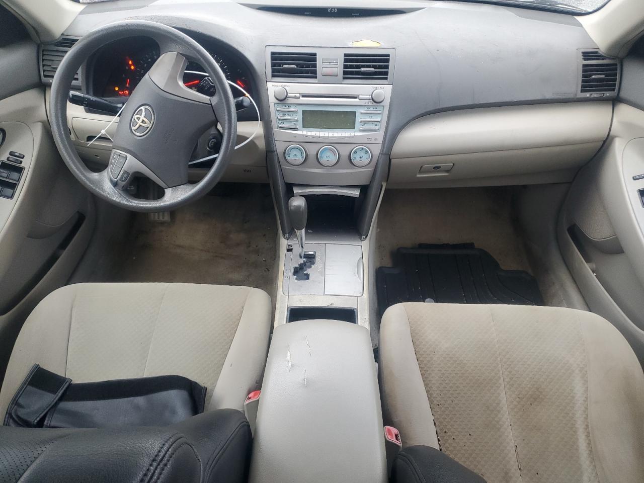 Toyota Camry Base Image 12