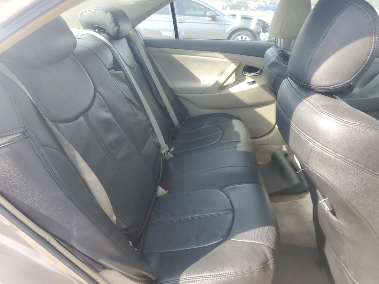 Toyota Camry Base Image 10