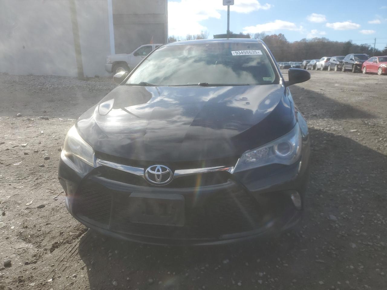 Toyota Camry Le Image 3