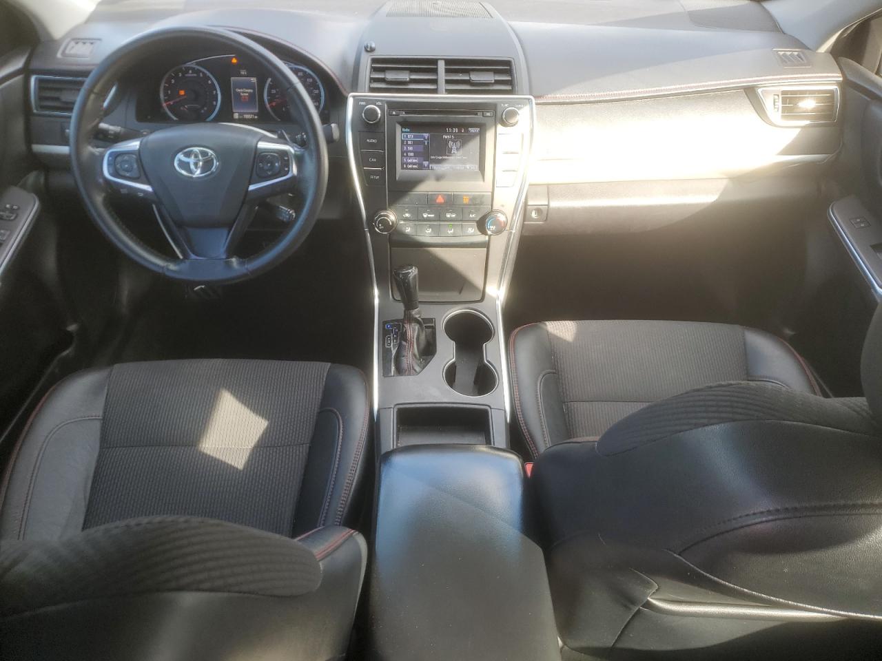 Toyota Camry Le Image 11
