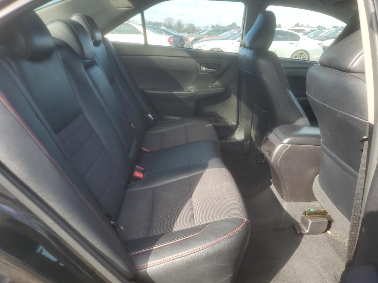 Toyota Camry Le Image 9