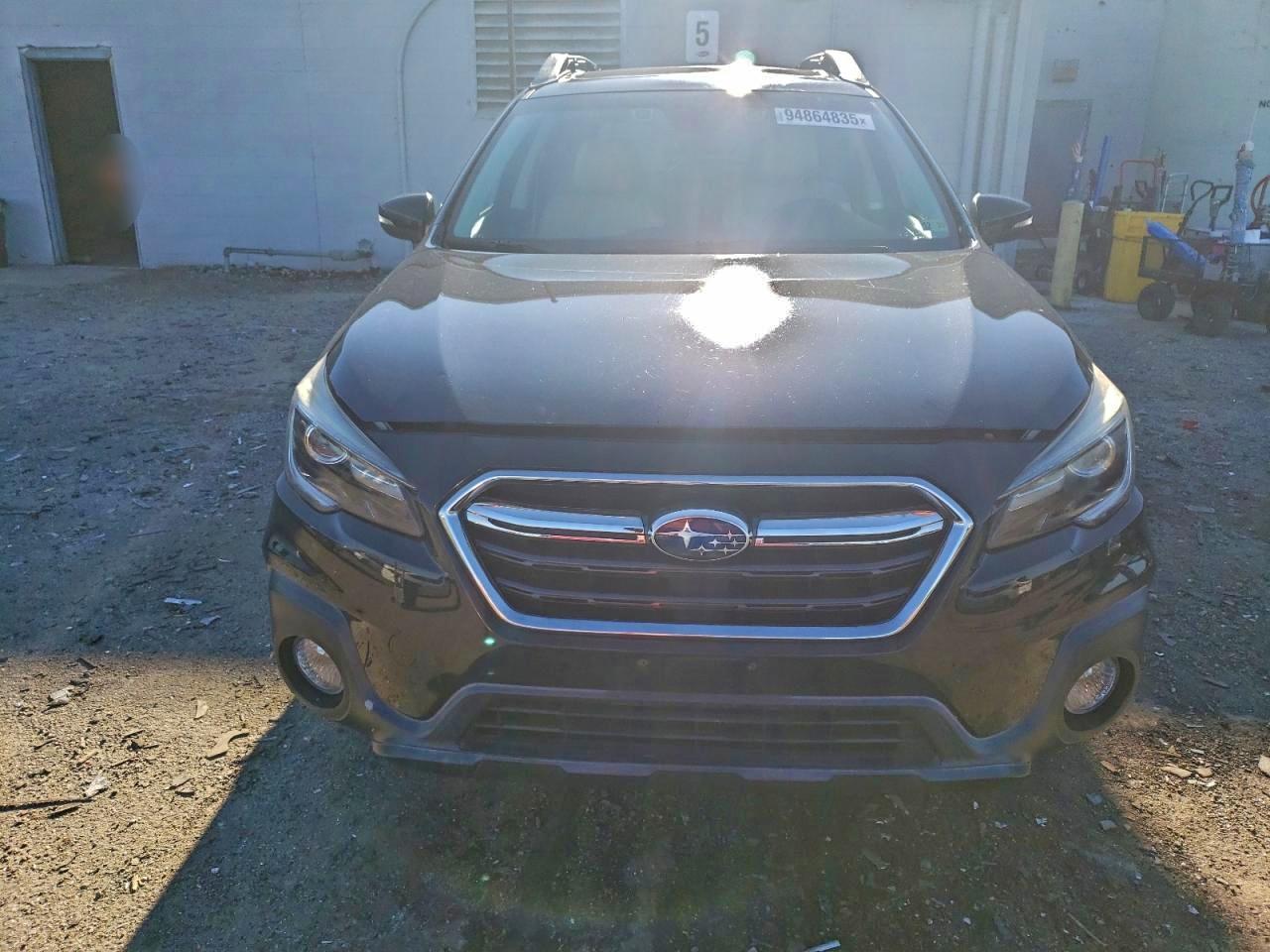Subaru Outback 2.5i Limited Image 3