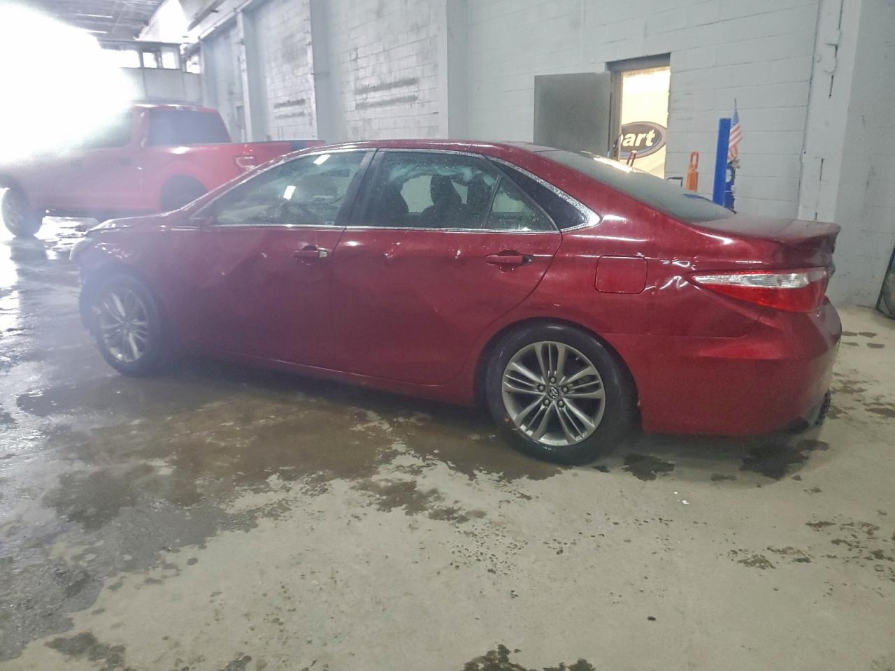 Toyota Camry Le Image 2