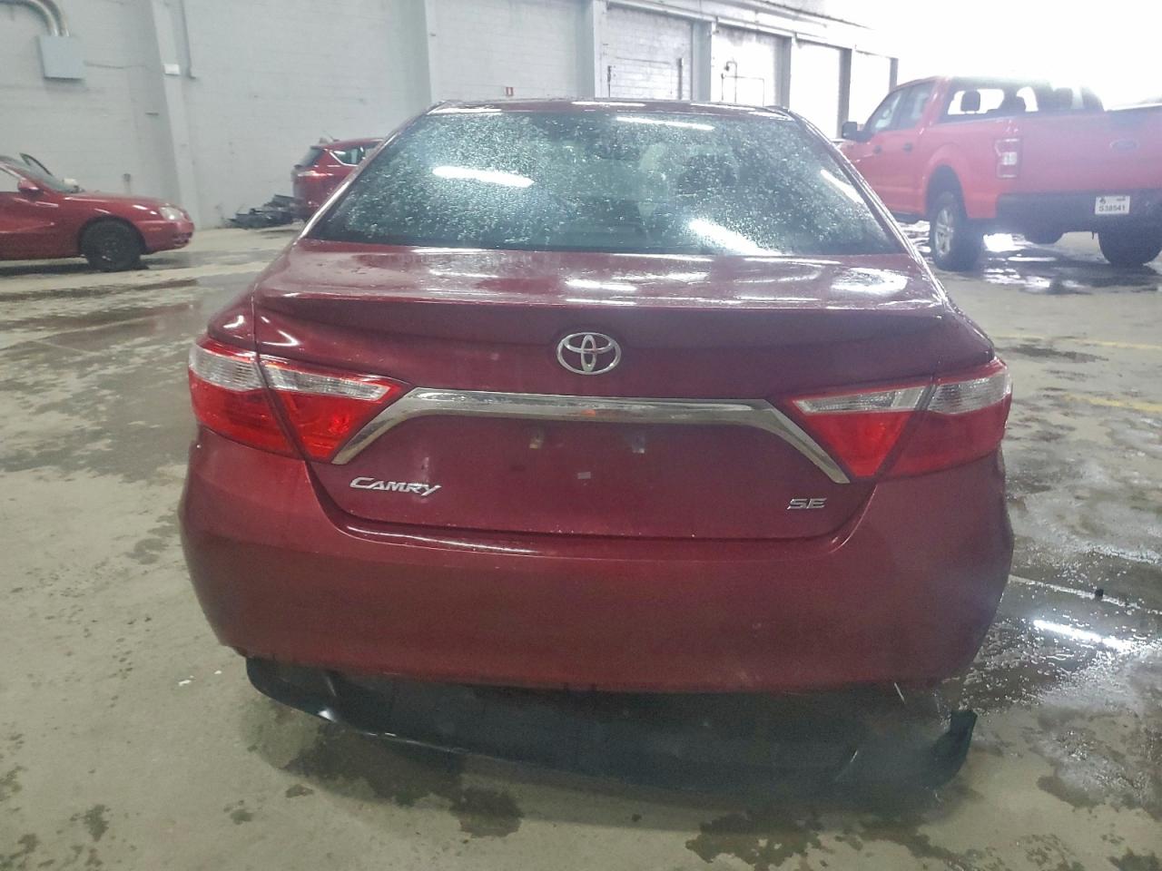 Toyota Camry Le Image 4