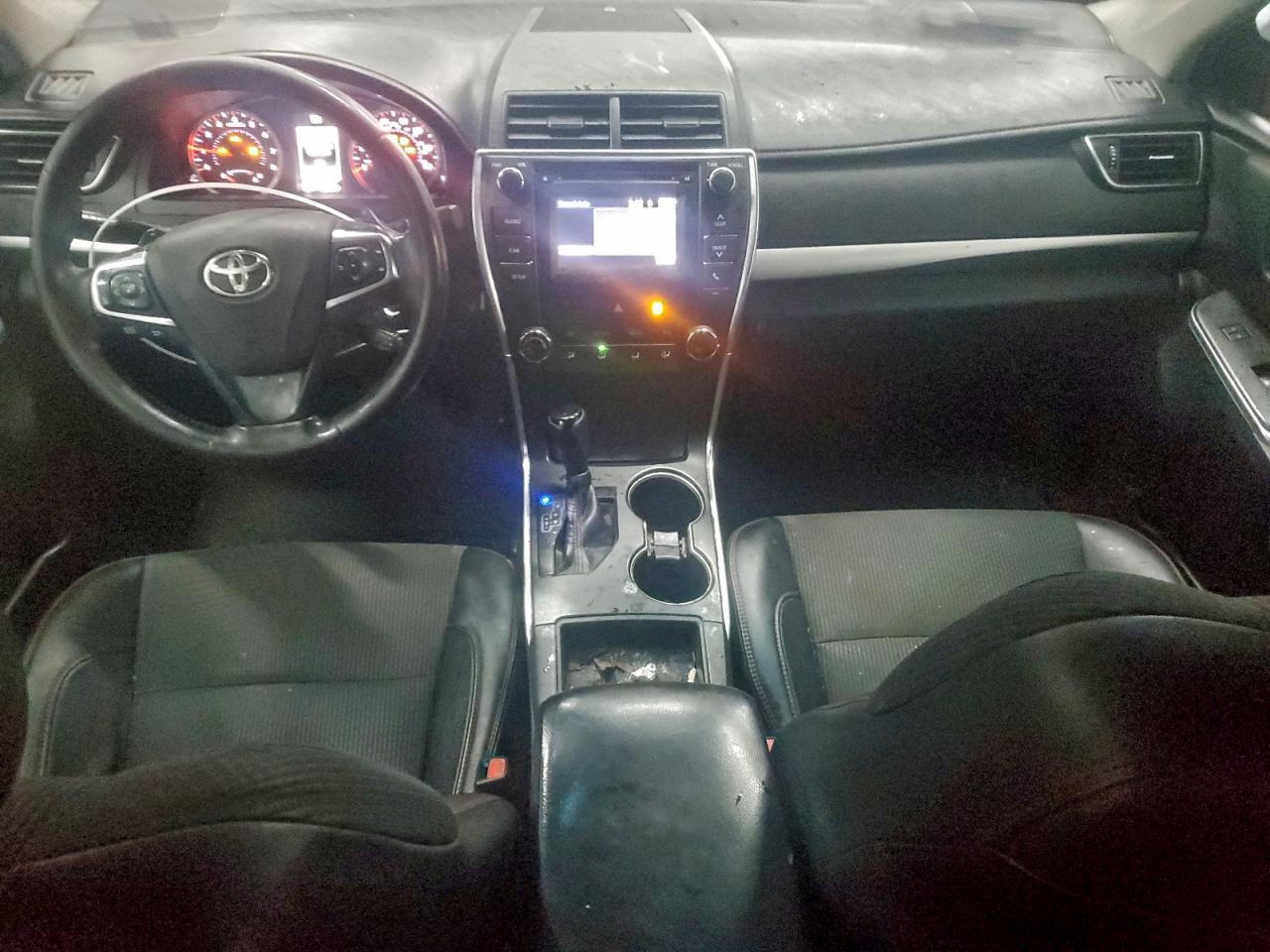 Toyota Camry Le Image 9