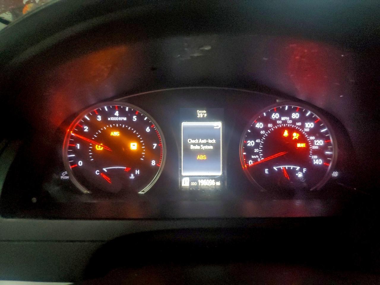 Toyota Camry Le Image 6