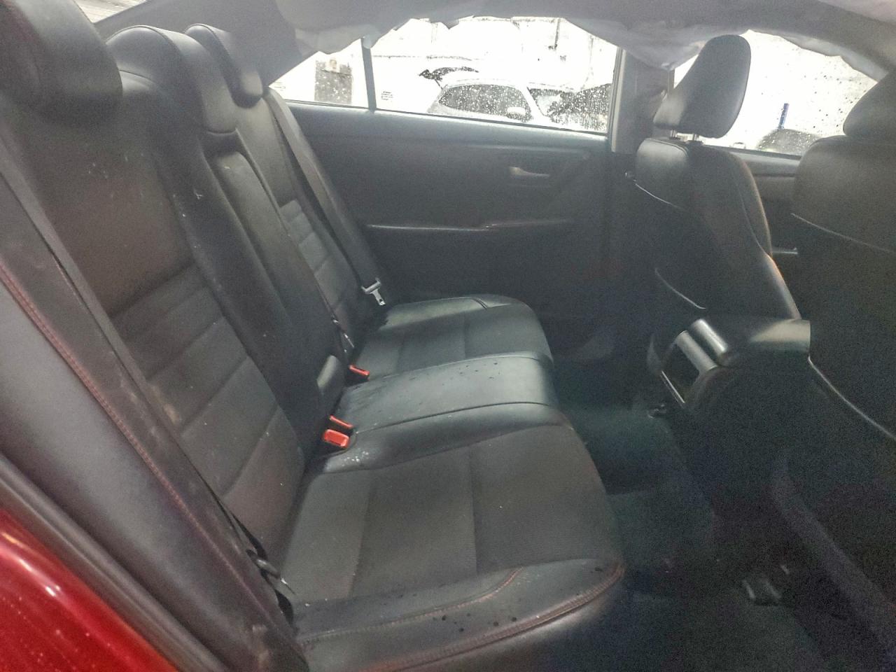 Toyota Camry Le Image 12