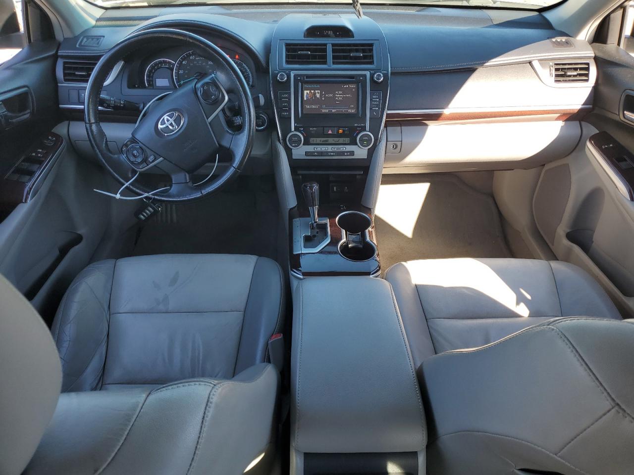 Toyota Camry L Image 7