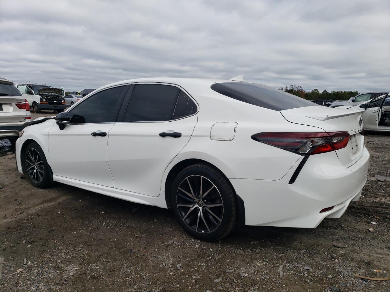 Toyota Camry Se Image 5