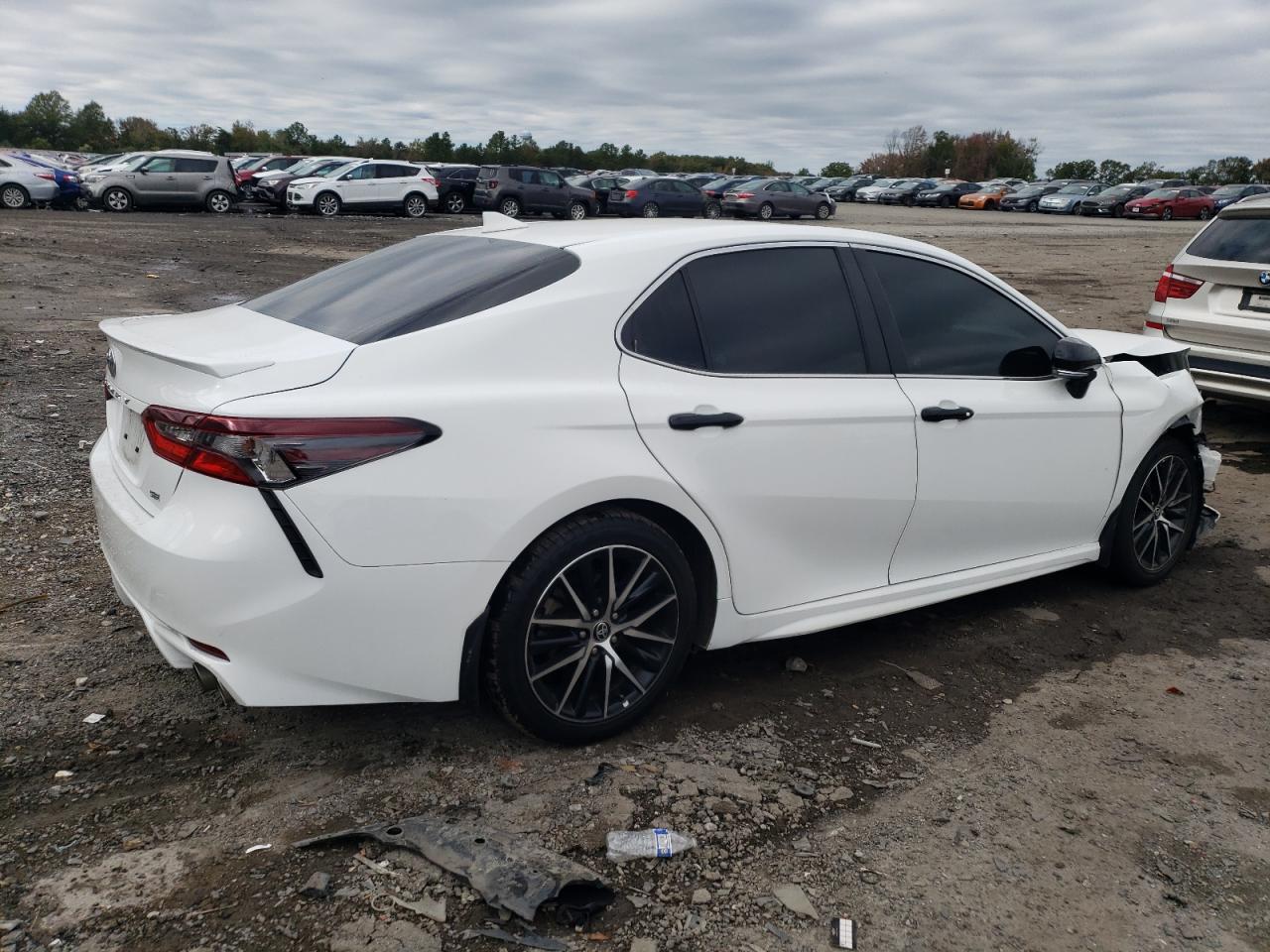 Toyota Camry Se Image 2