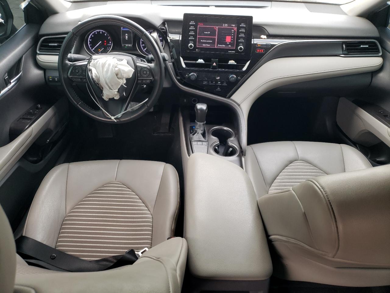 Toyota Camry Se Image 12