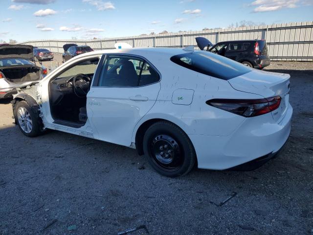 Toyota Camry Le Image 5