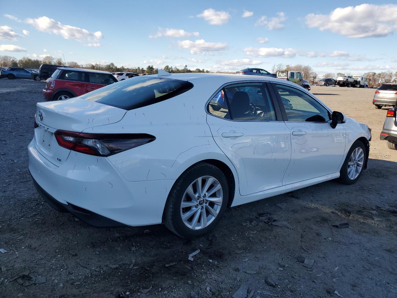 Toyota Camry Le Image 2