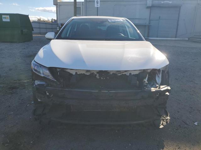 Toyota Camry Le Image 3