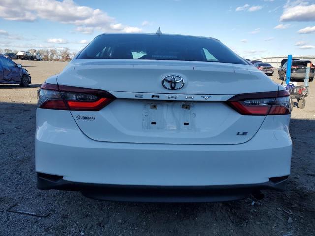 Toyota Camry Le Image 7