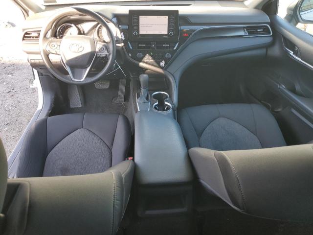 Toyota Camry Le Image 11