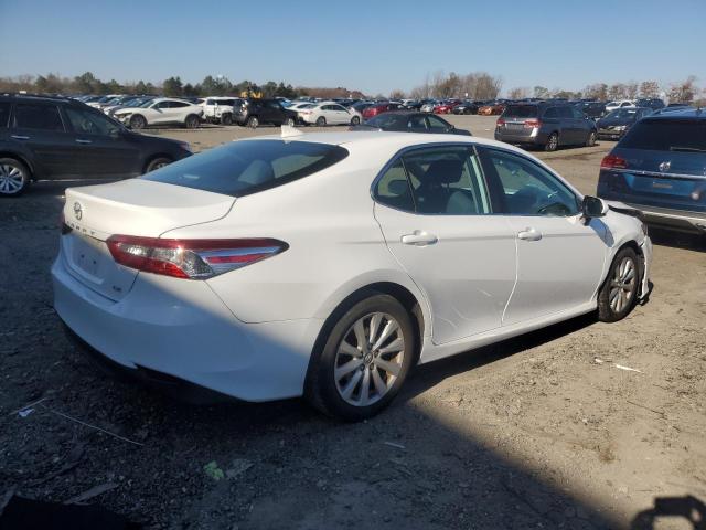 Toyota Camry Le Image 9