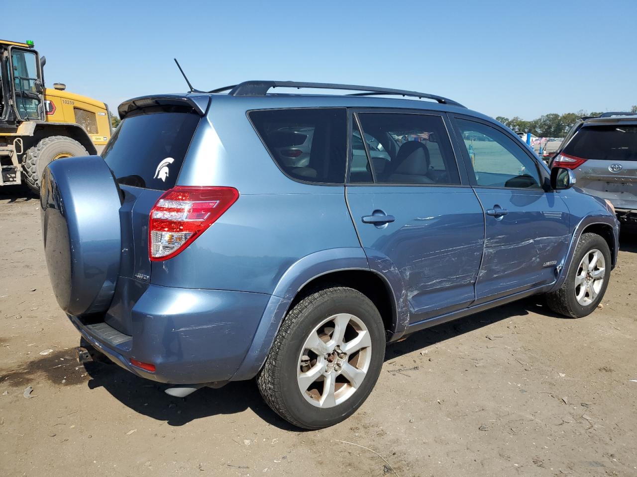 Toyota RAV4 Limited Image 3