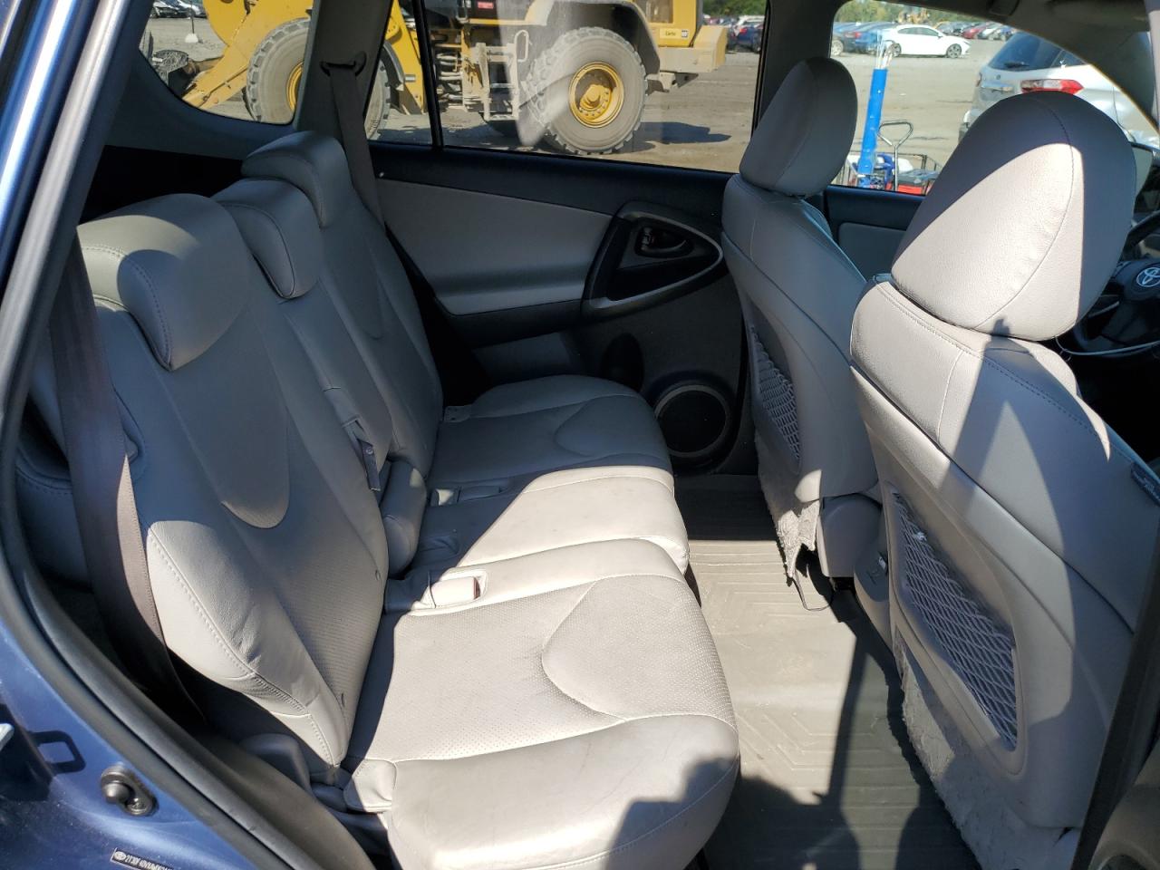 Toyota RAV4 Limited Image 9