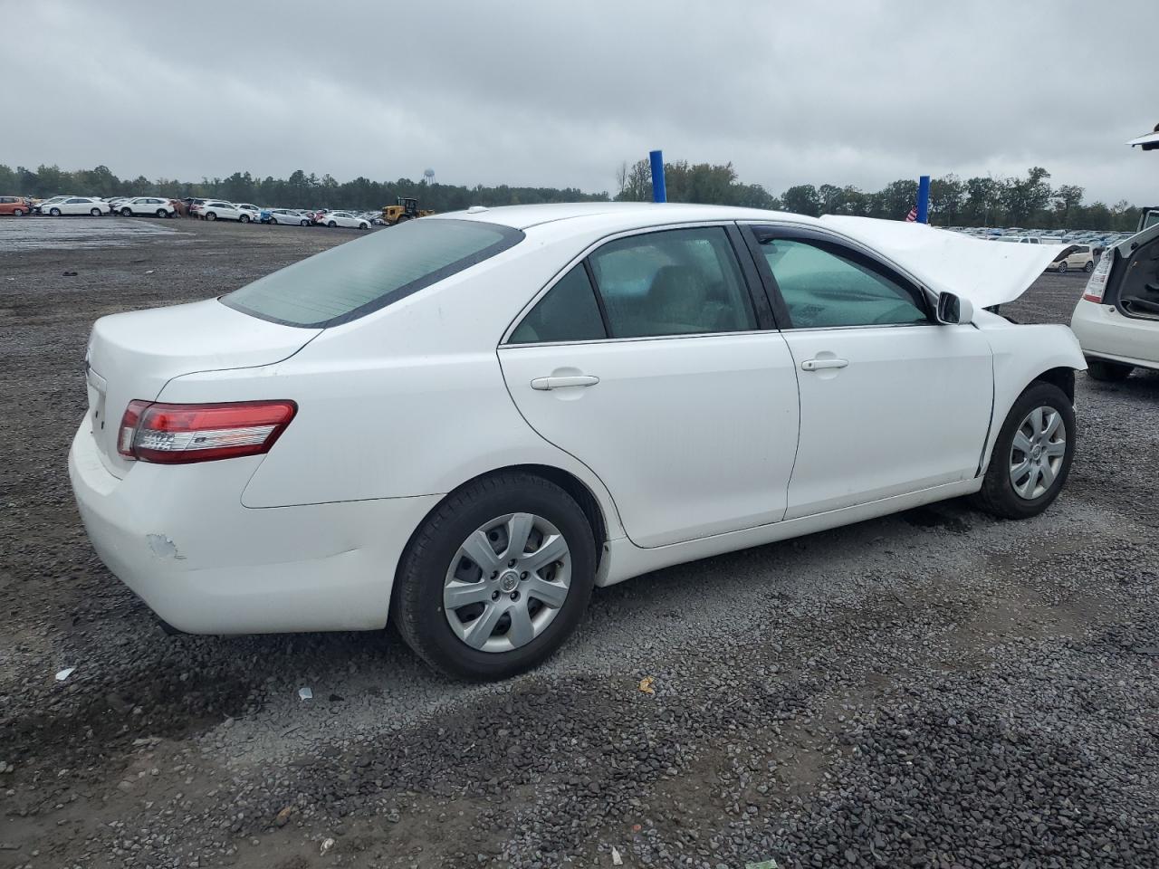 Toyota Camry Base Image 5