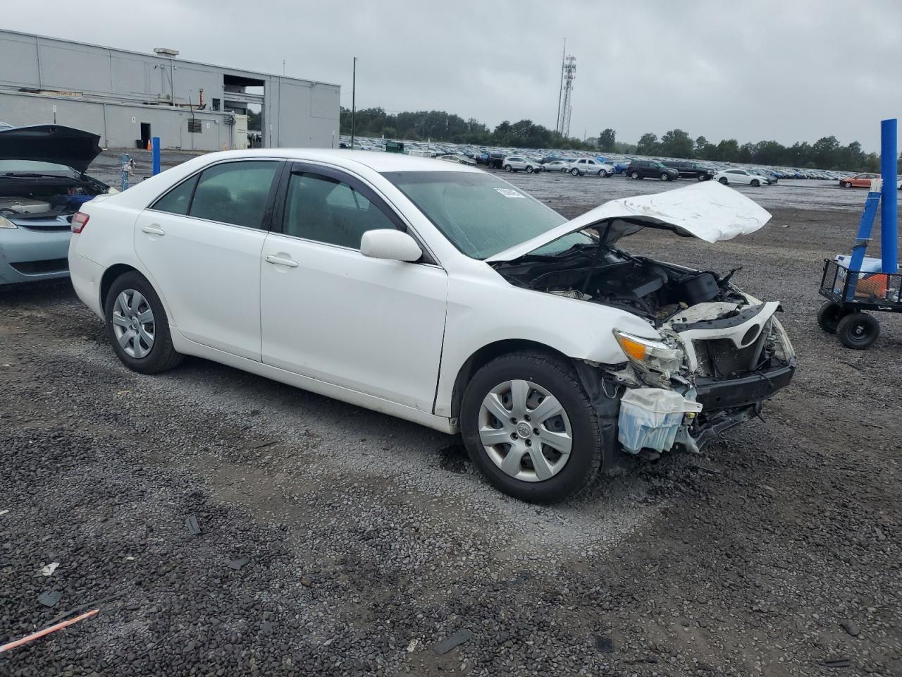 Toyota Camry Base Image 4