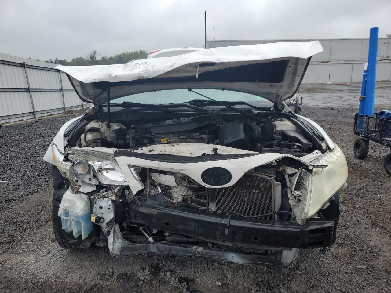 Toyota Camry Base Image 12