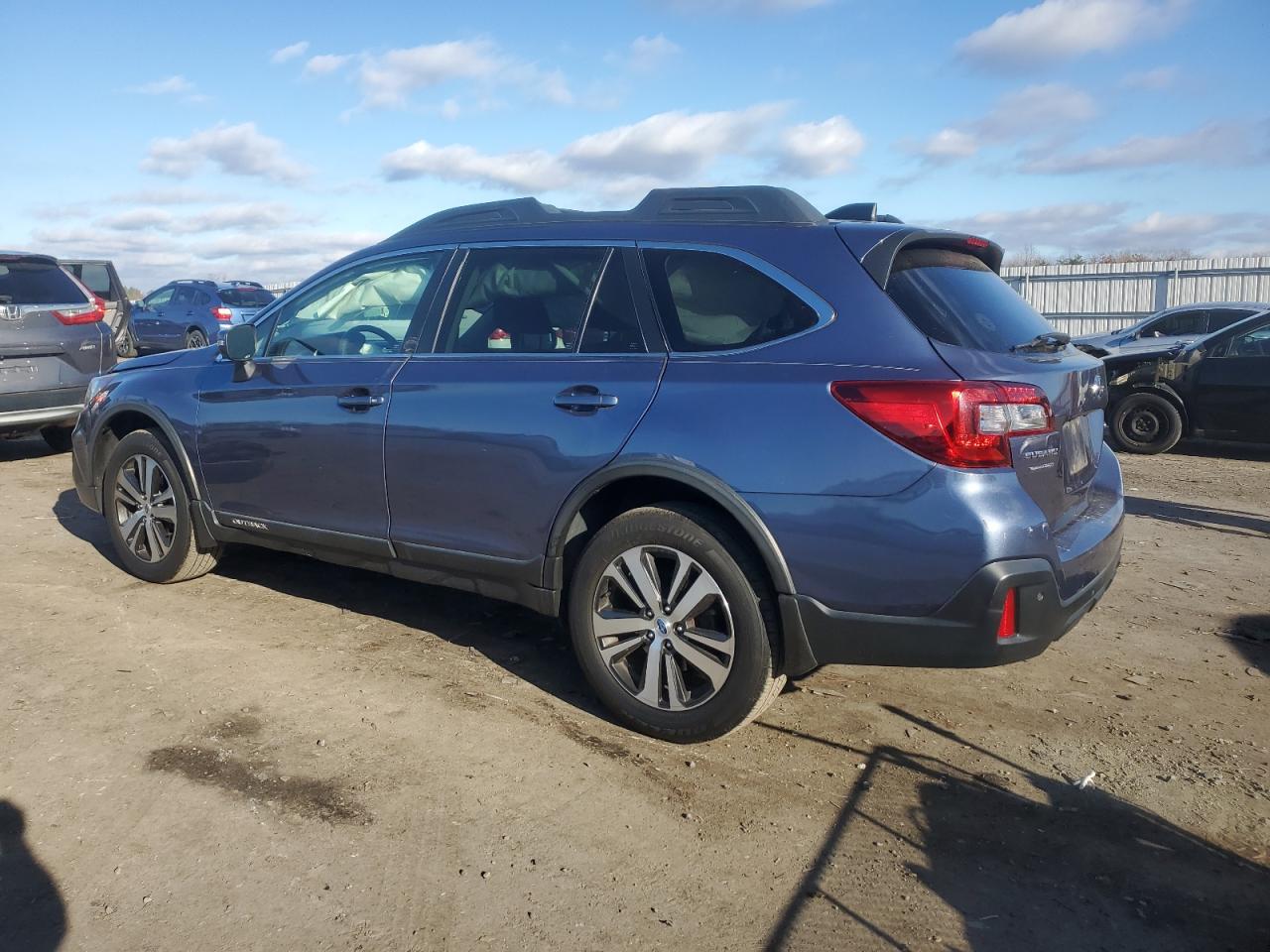Subaru Outback 2.5i Limited Image 3
