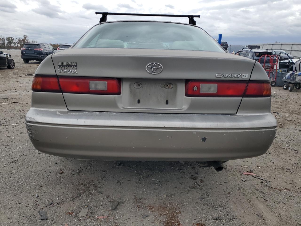 Toyota Camry Ce Image 12