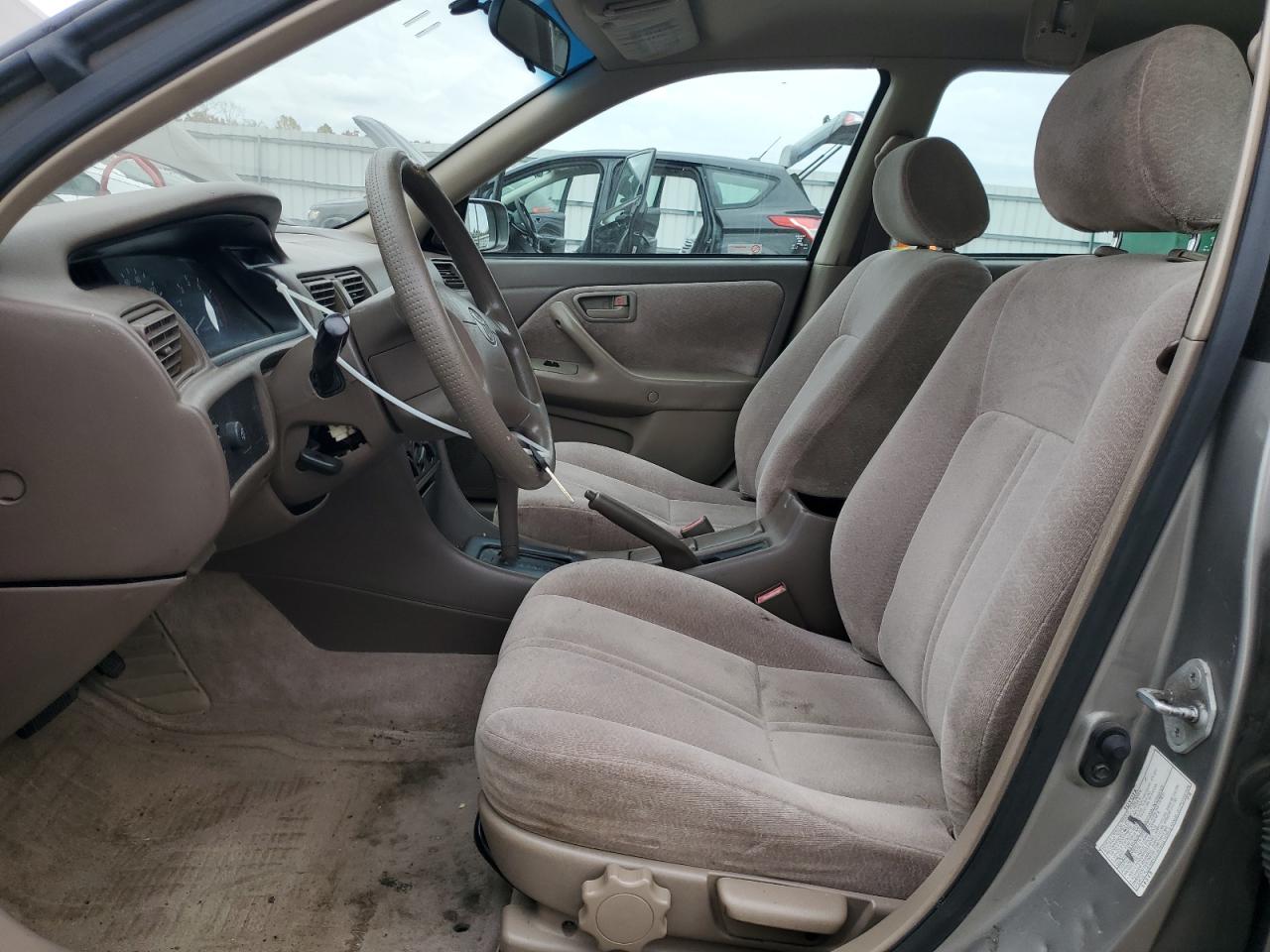 Toyota Camry Ce Image 5