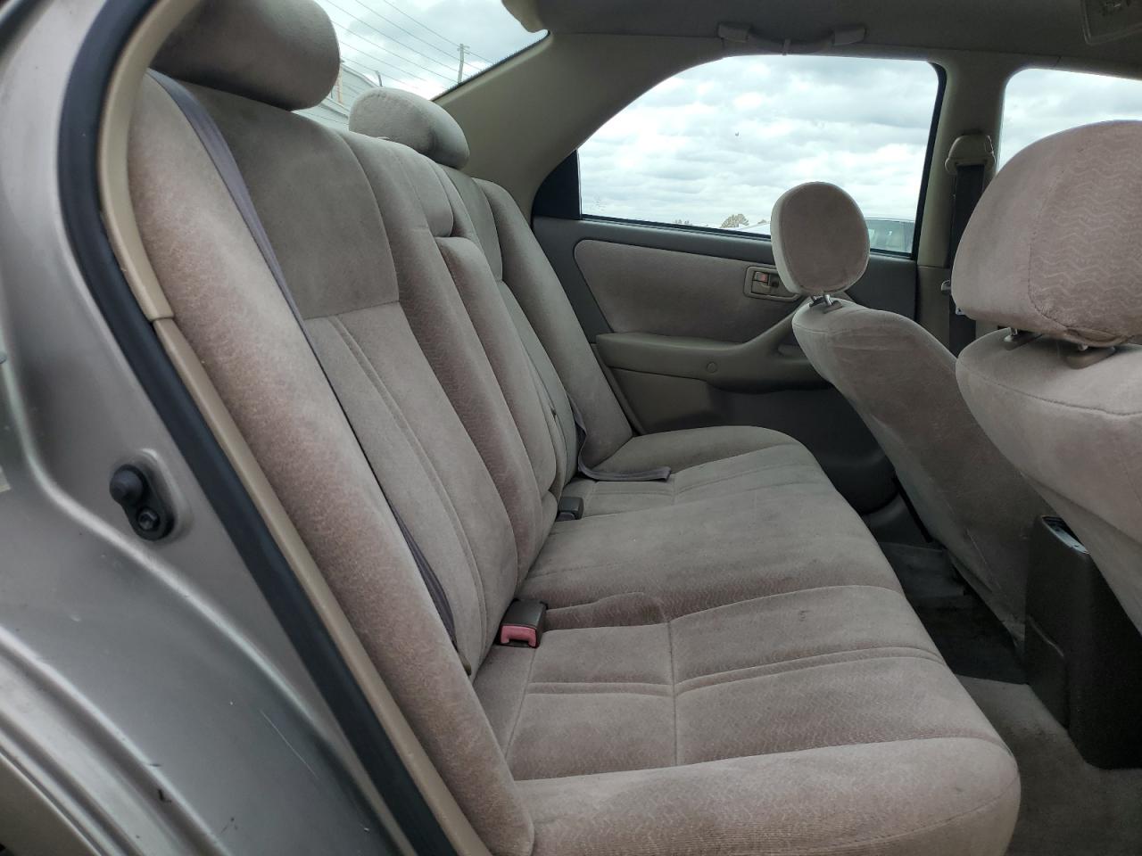 Toyota Camry Ce Image 7