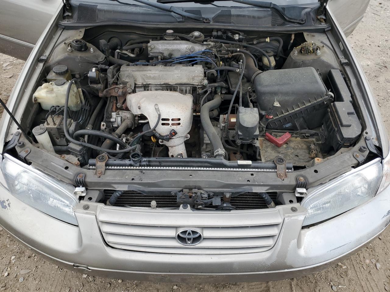 Toyota Camry Ce Image 8
