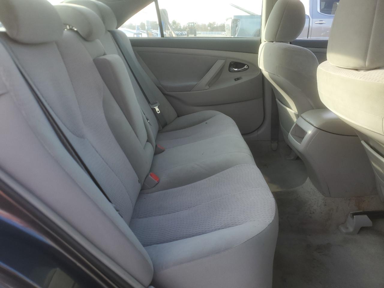 Toyota Camry Base Image 7