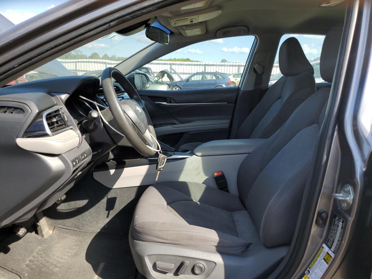 Toyota Camry L Image 8