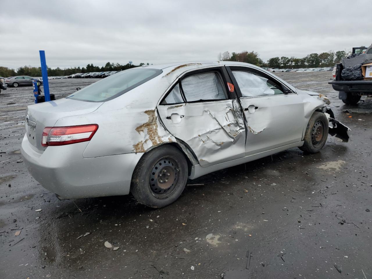 Toyota Camry Base Image 5