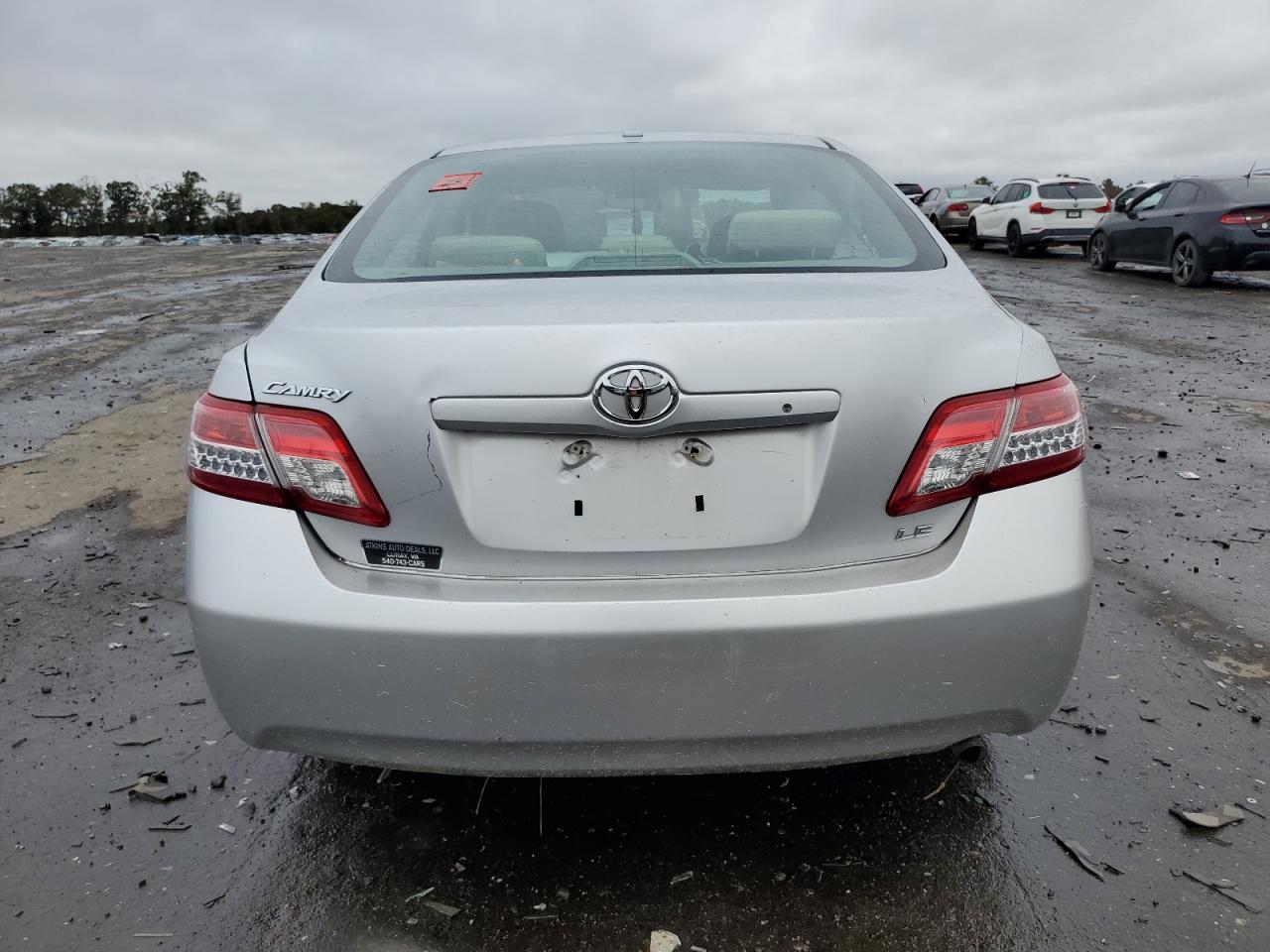 Toyota Camry Base Image 8