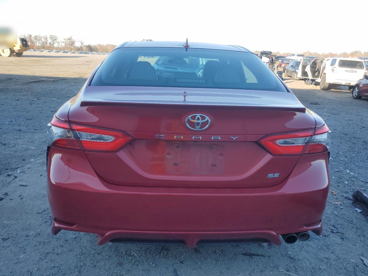 Toyota Camry L Image 9
