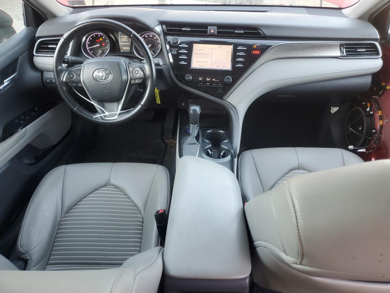 Toyota Camry L Image 10