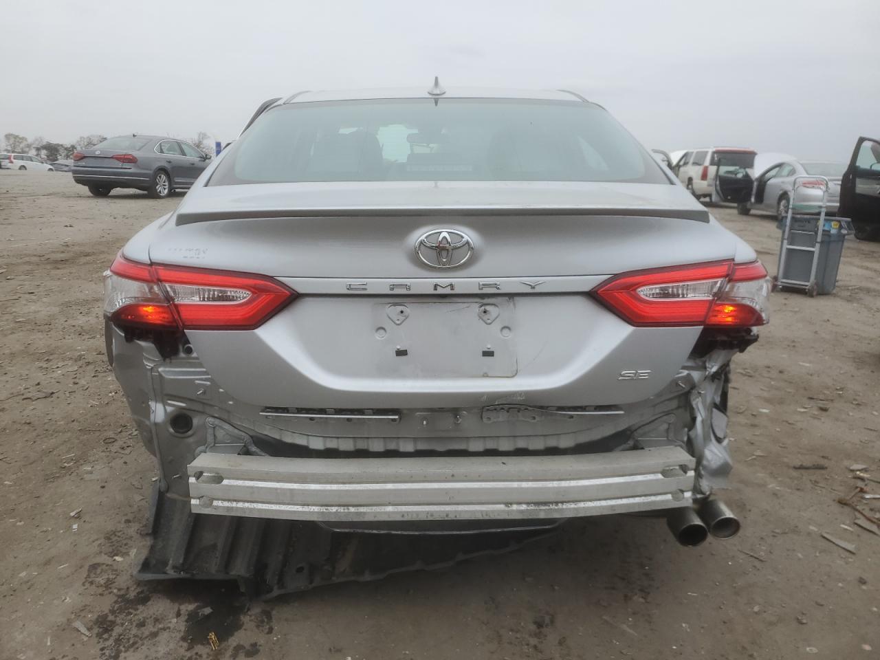 Toyota Camry L Image 2